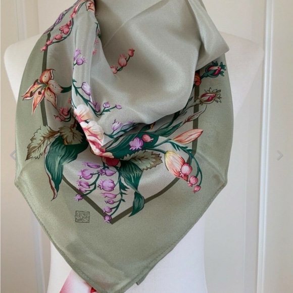 Artisan 100% silk scarf - Picture 4 of 4